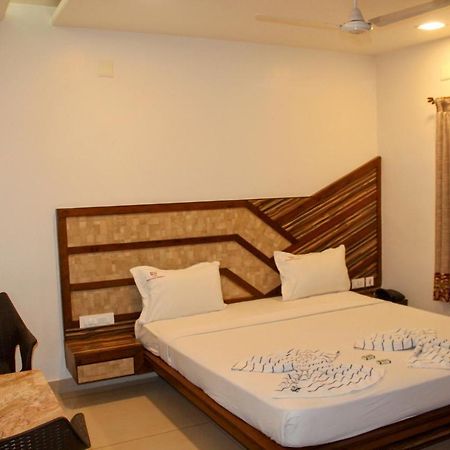 Annai In Saravana Bhavan Fine Stay And Restaurant Velankanni Eksteriør billede
