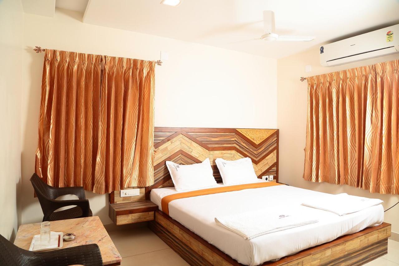 Annai In Saravana Bhavan Fine Stay And Restaurant Velankanni Eksteriør billede