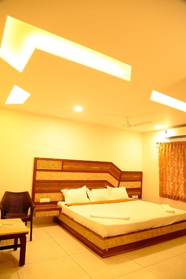 Annai In Saravana Bhavan Fine Stay And Restaurant Velankanni Eksteriør billede