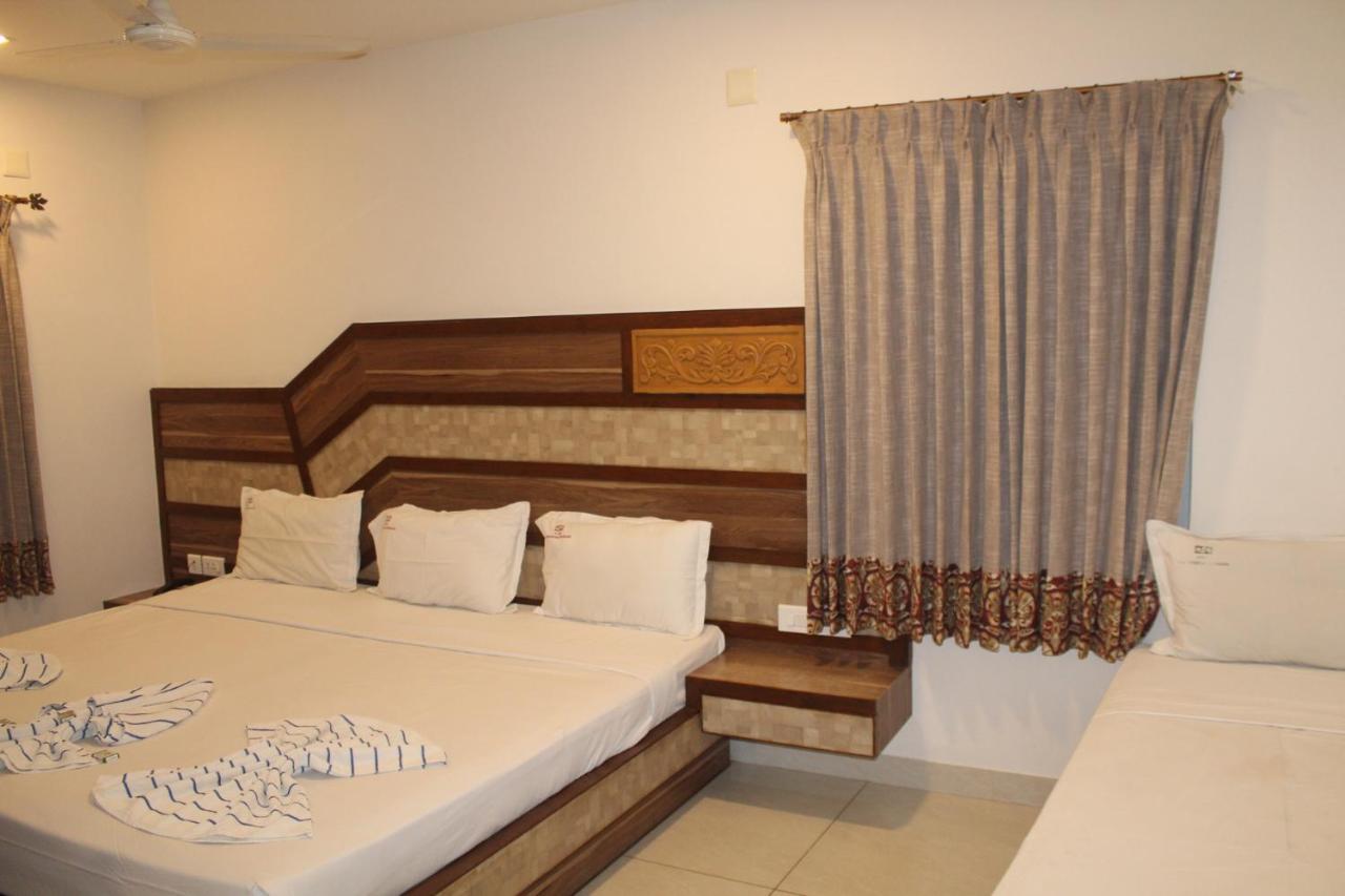 Annai In Saravana Bhavan Fine Stay And Restaurant Velankanni Eksteriør billede